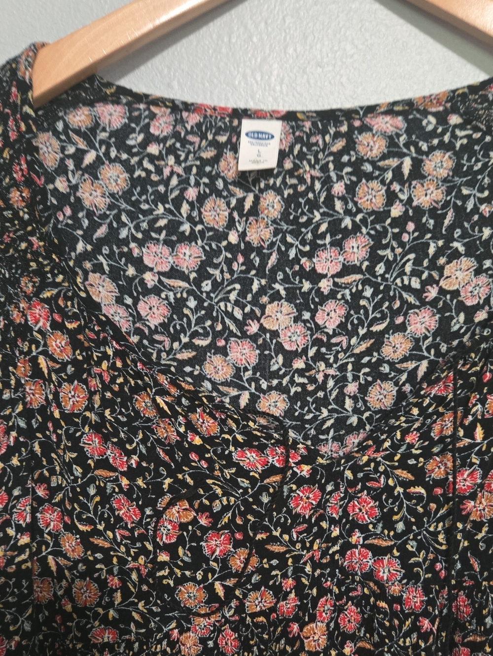 Old Navy Floral Long-Sleeve Scoop Neck Top -Black with Pink Floral In Size L - Picture 3 of 6